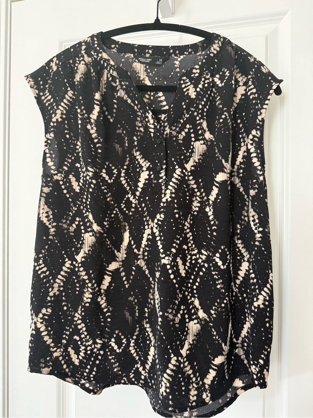 Simply Vera Vera Wang Black & Cream Sleeveless V-Neck Blouse